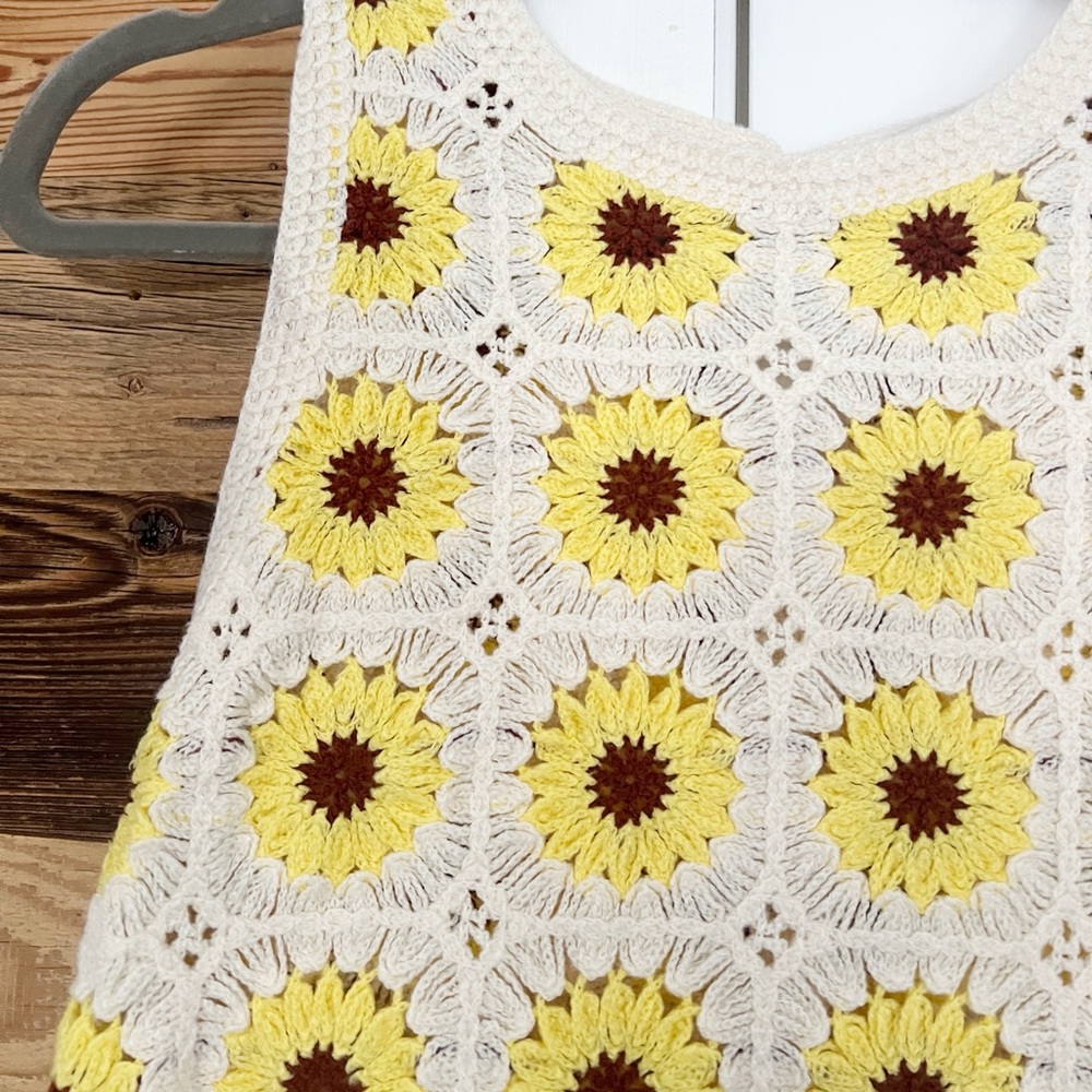 Rebellion Crochet Knot Grandma Square Sunflower Sleeveless Top Small Y2k - Picture 4 of 5